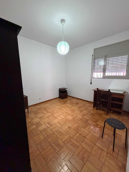 Arrenda-se APARTAMENTO T4-Castelo Branco