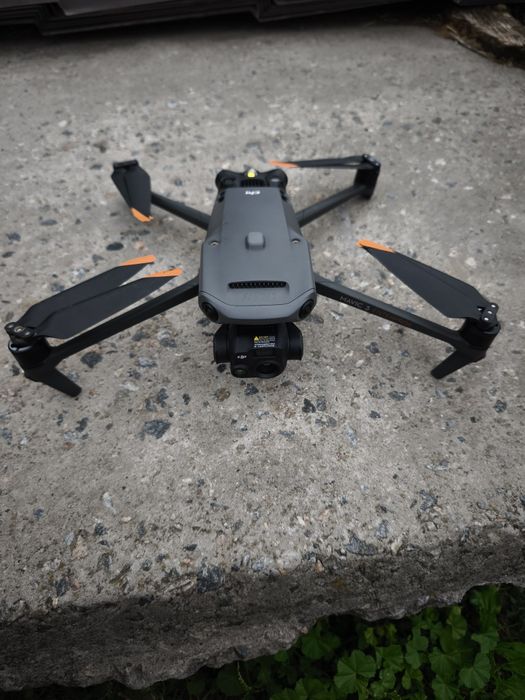 Квадрокоптер DJI Mavic 3T.