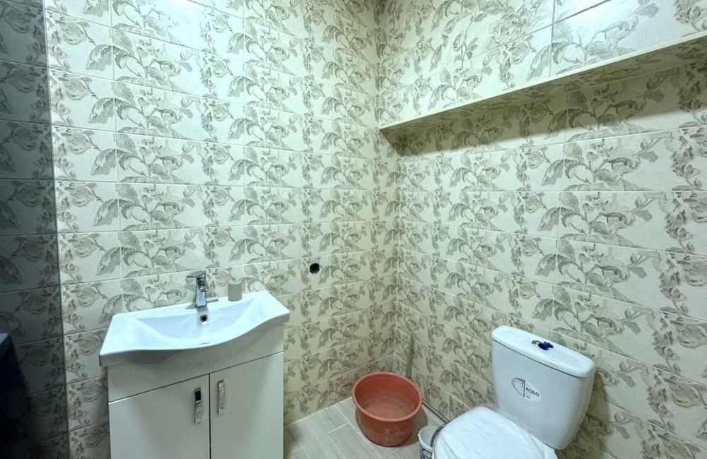 продаж 2 кімн сталінки Садова 2 поверх ремонт,гараж,закритий двір