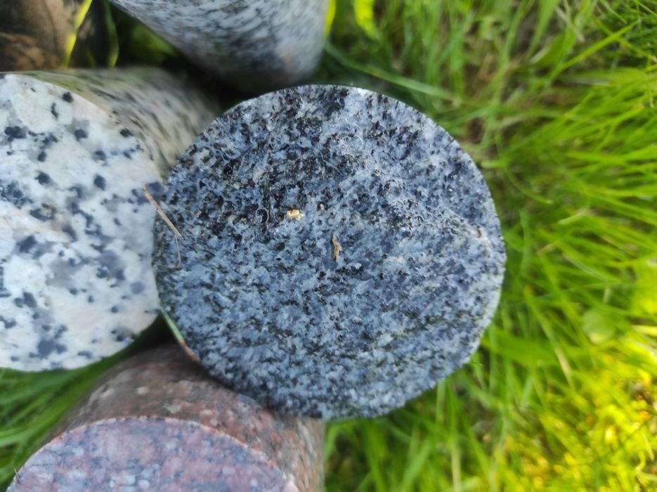 Kołki z kamienia palisady palisada granitowa