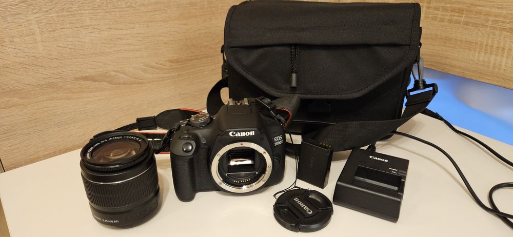 Canon EOS 2000 D