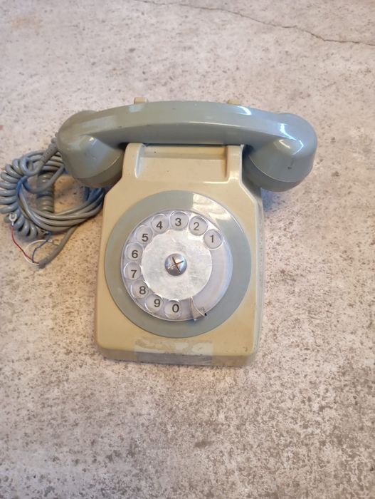 Vendo este telefone muito bonito antigo