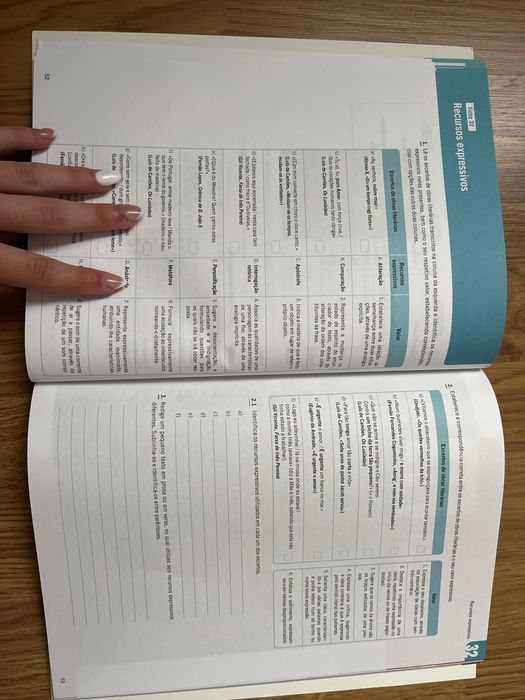 Caderno de atividades de Literarura Portuguesa e Português 10ano