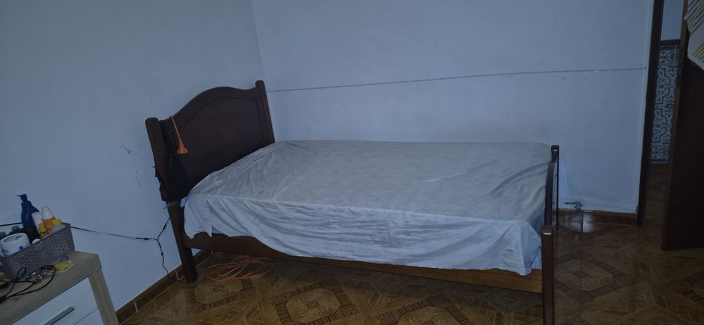 Cama de solteiro com colchão