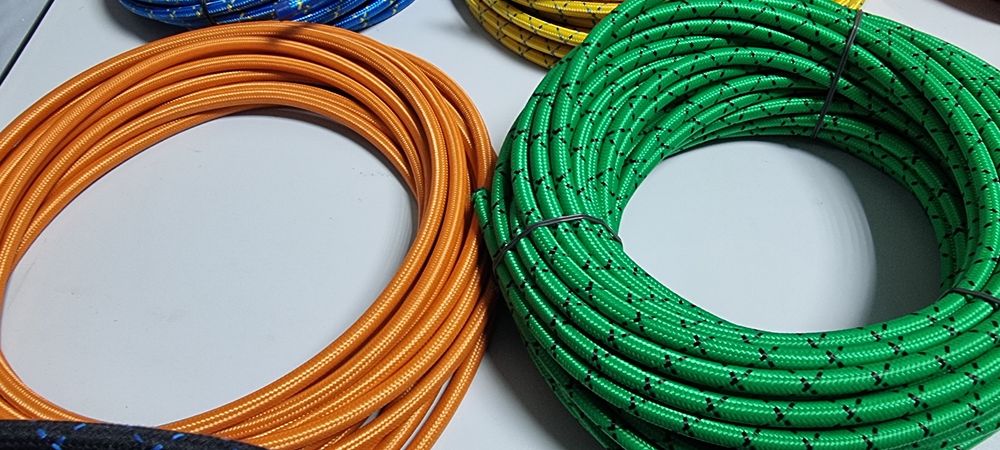 Бронепровод в тканевой оплетке