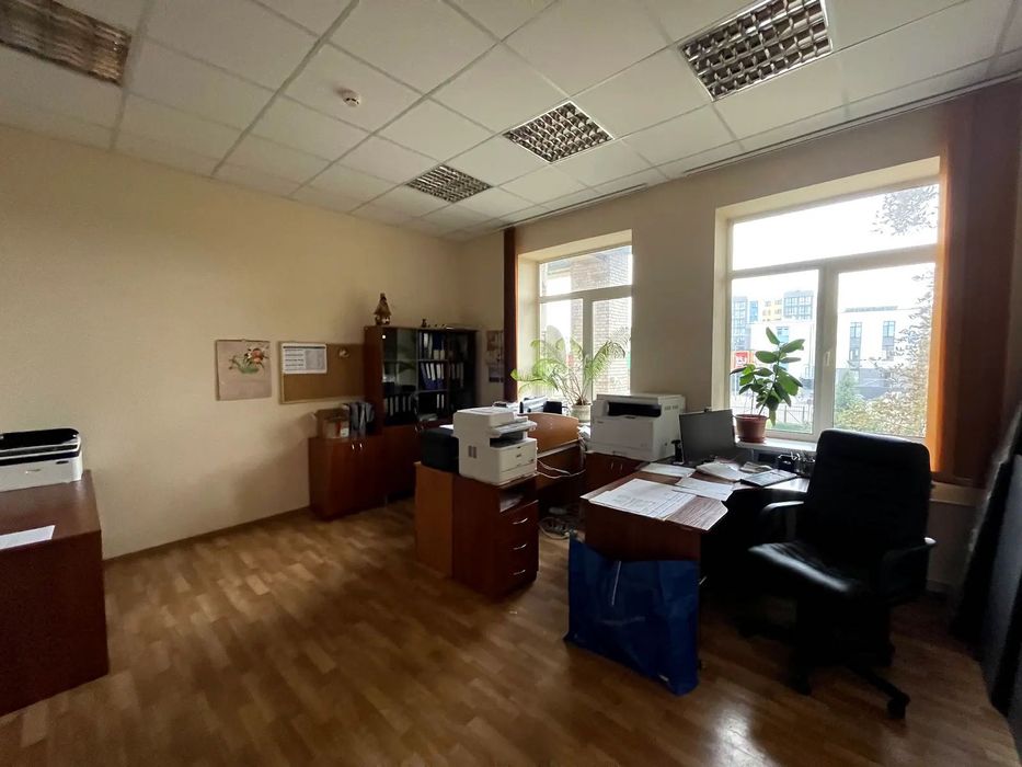 Гектар території, окрема будівля в центрі Требухова. 17хв до Києва.