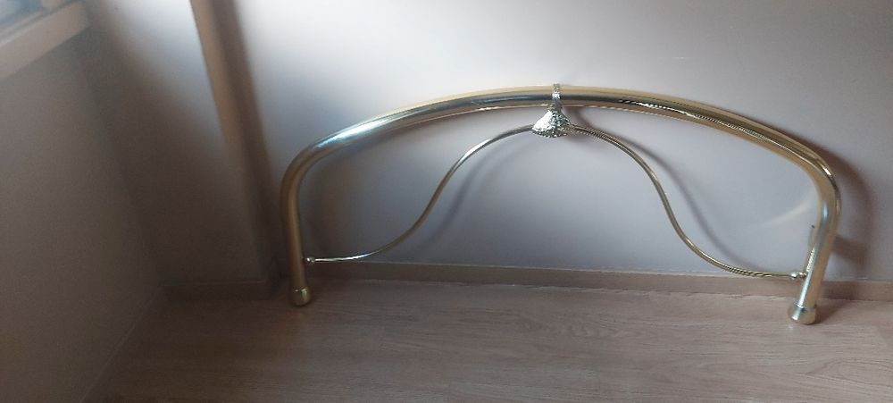 Cama de casal em latão (verdadeiro)