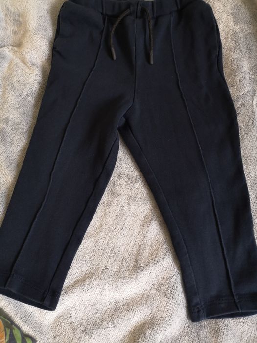 Spodenki granatowe z h&m i blado zielone z Zary.