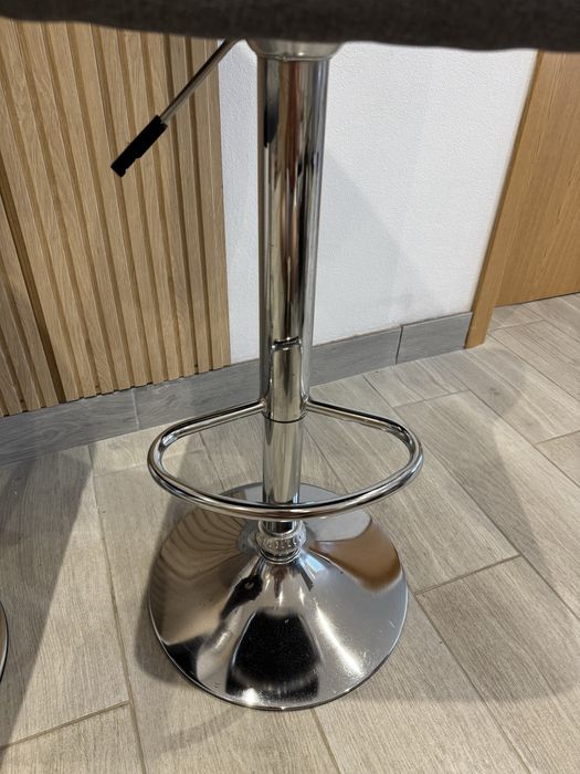 2 cadeiras de bar cinzentas