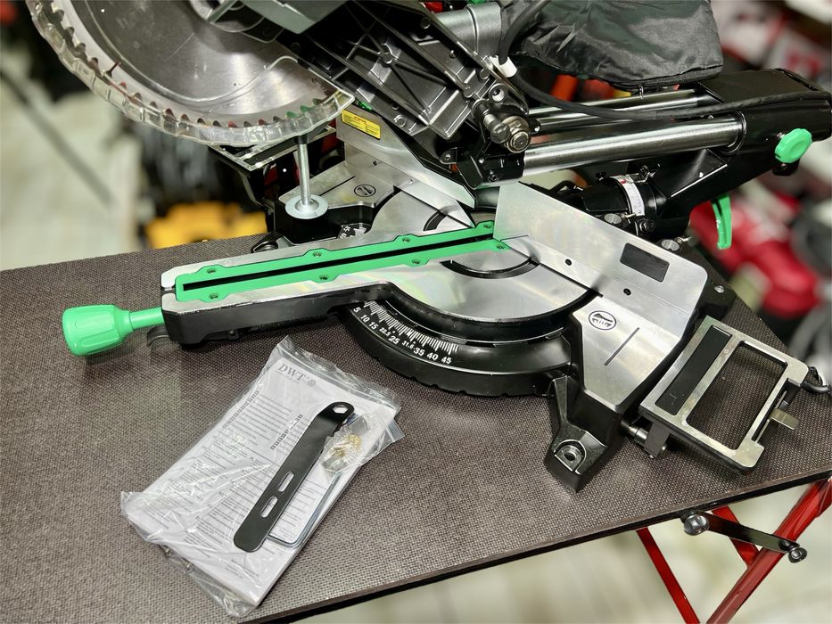 Пила торцовочная Торцовка DWT KGSP18-255 P Наклон в обе стороны