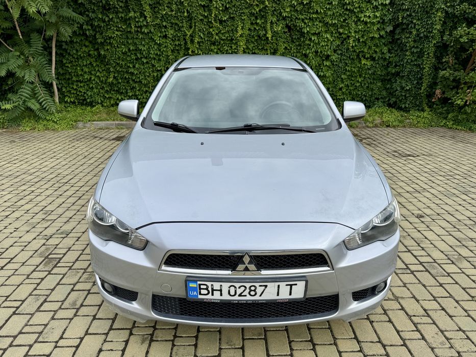 Продам хороший Mitsubishi Lancer X
