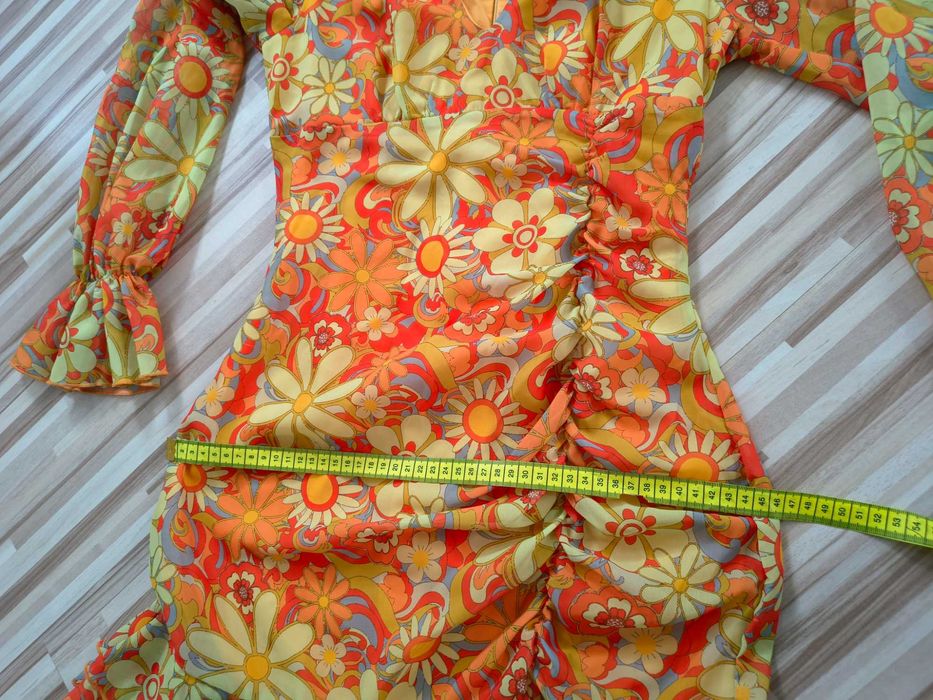 Kwiatowa sukienka w letnich barwach, szyfonowa, elegancka, S