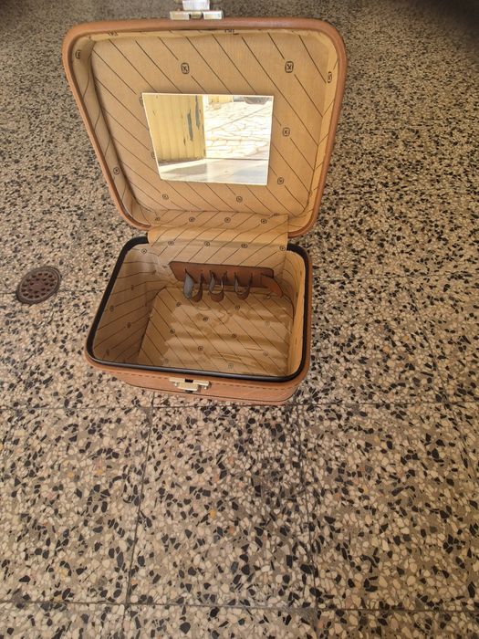 Nécessáire de viagem para Senhoras.