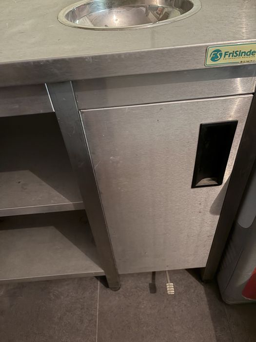 Balcão em inox com pio