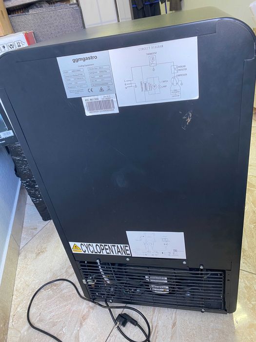 Барний холодильник  \ Міні холодильник 120л  (GGM Gastro MBKX136BSN)