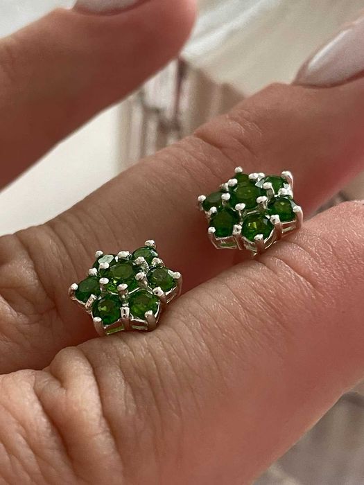 Серьги-цветок 925 пробы с хром диопсидом