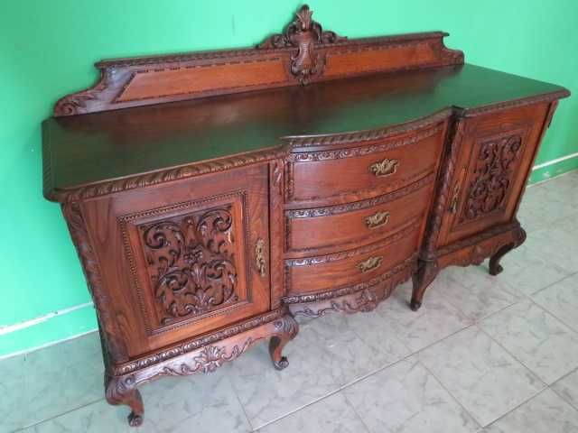 Aparadores  e  Cadeiras  Vintage