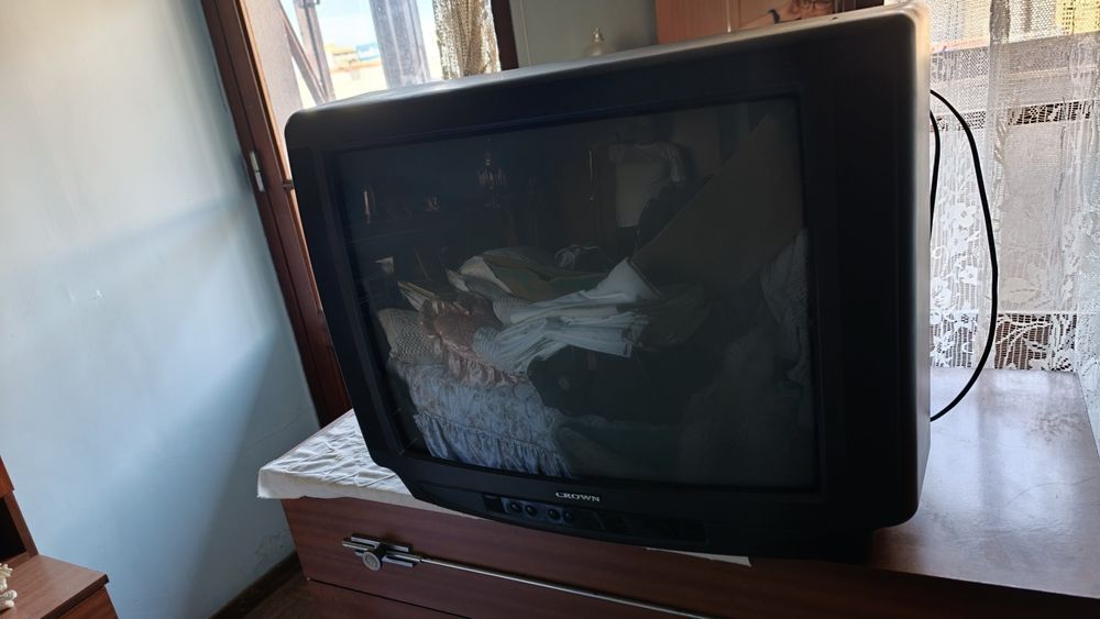 TV crown cores 55cm a trabalhar
