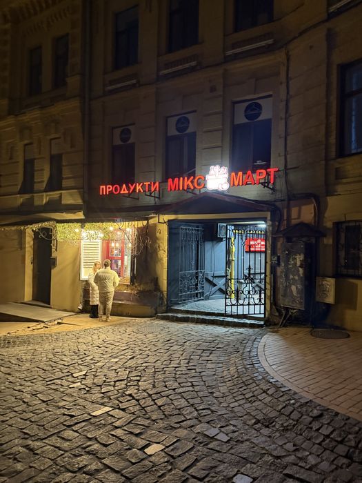 оренда Андріївський узвіз, 21 - Вікно 6 кв.м.