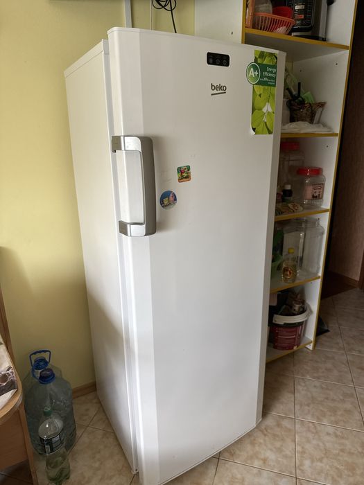 Продам морозильну камеру BEKO