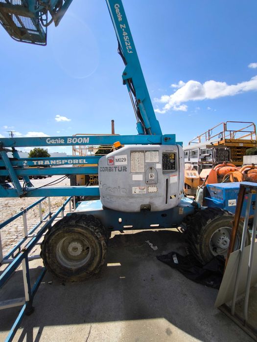 Elevatória Genie Z-45/25 J 4x4