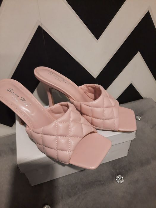 Klapki pudrowy róż r.38 jak nowe