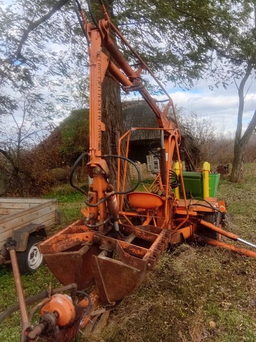 Грейферний навантажувач,причіпний