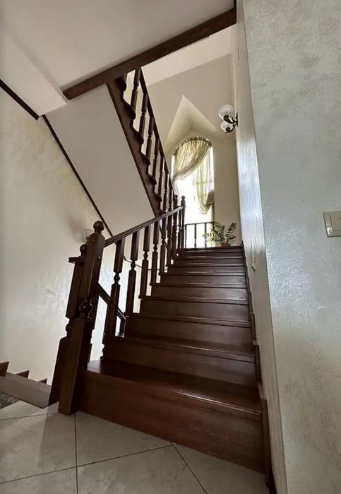 Продаж 2 поверхового будинку 419 кв. м, 6 кімнат, Петриків