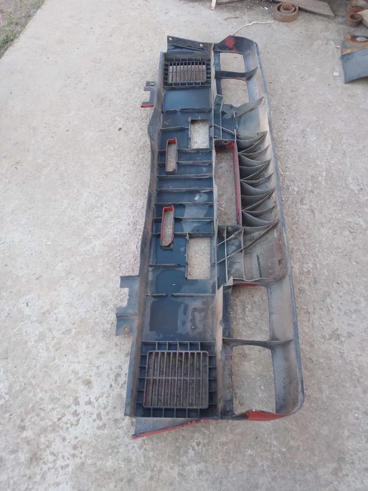 Бампер  Рено Магнум  евро 2.