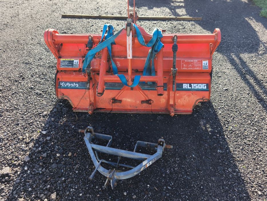 Kubota KL23 com pá carregadora frontal + acessórios