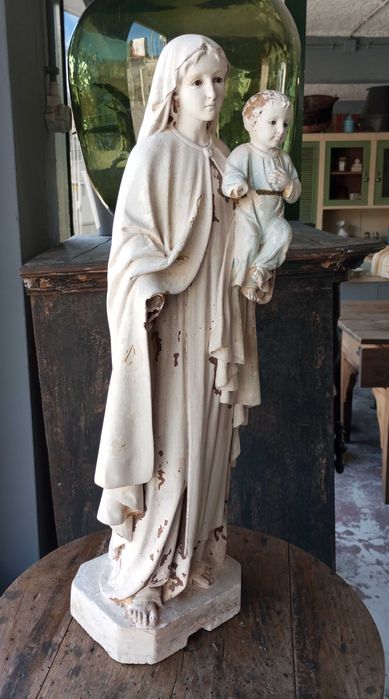 Antiga escultura em gesso Nossa Senhora com o Menino