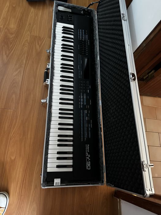 Roland JV 90 com estojo e pedal .. impecavel