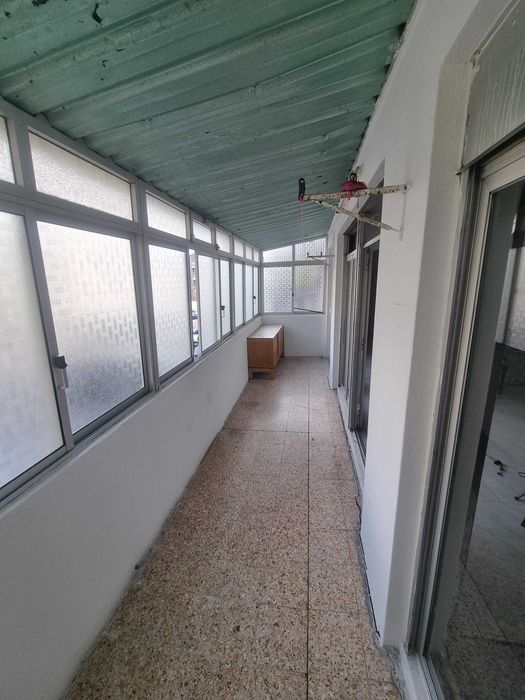 arrenda se t2 em massama a 5 minutos da estacao
