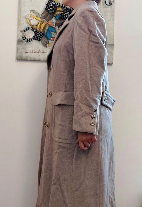 Casaco beje comprido