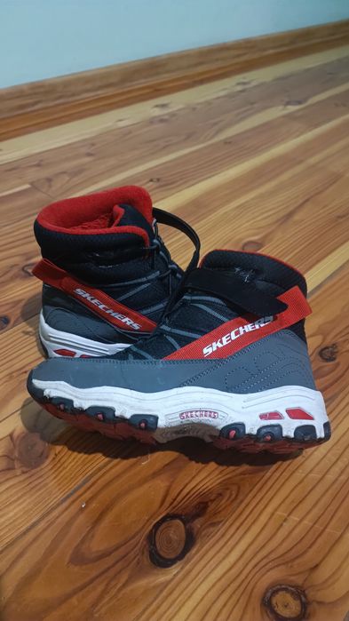 Дитячі зимові черевики Skecherts б/в, розмір 33,5
