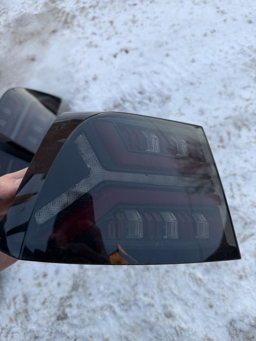 Tesla  model 3 задні ліхтарі, дорестайлінг