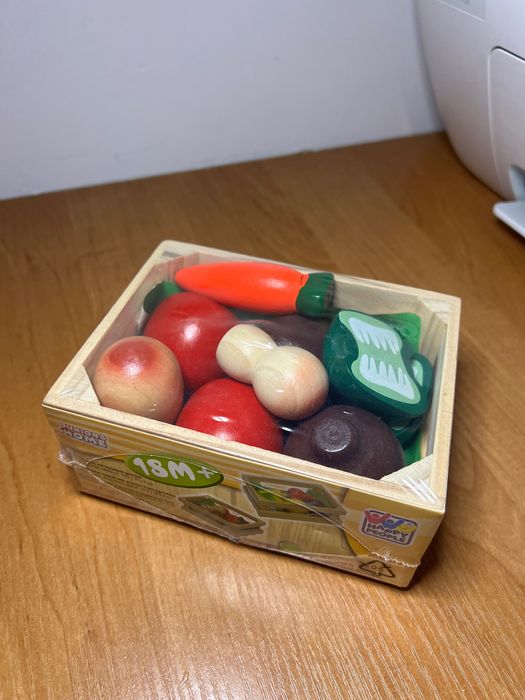 Drewniany koszyczek z owocami/warzywami z drewna