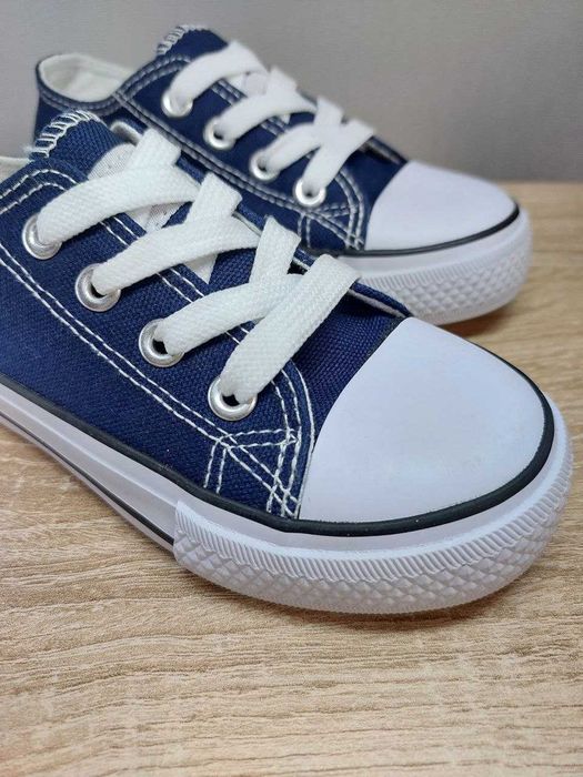 Дитячі кеди (розміри 28й - устілка 18.5 см; 29й - устілка 19 см)