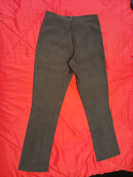 Calças Castanhas com Acessórios