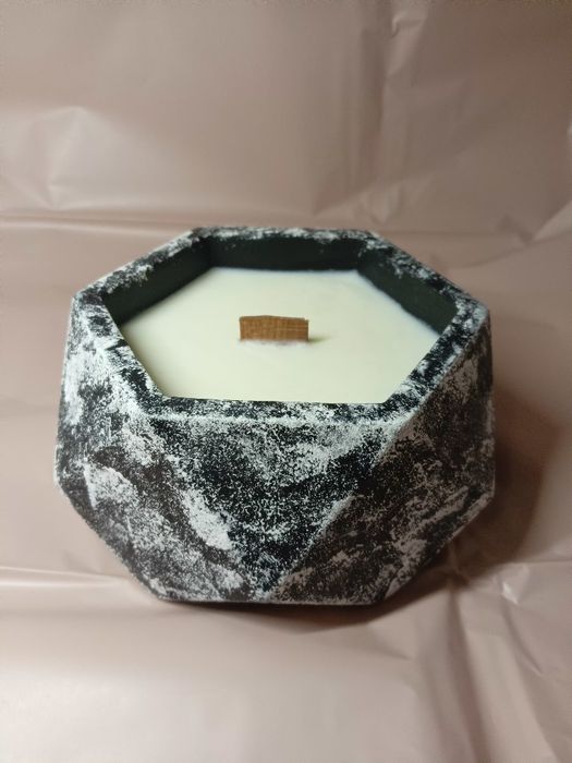 Соева свічка в бетонному кашпо