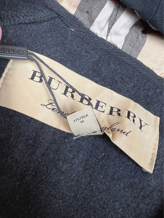 Кофта Burberry.