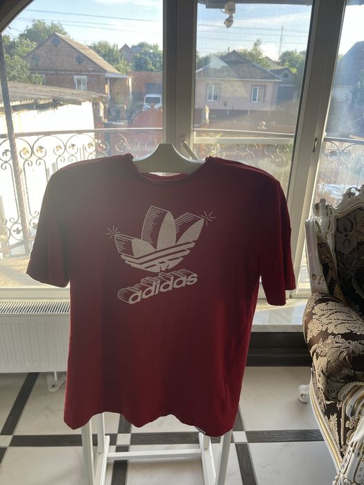 Футболка adidas  чудовому стані без нюансів (можливий торг)