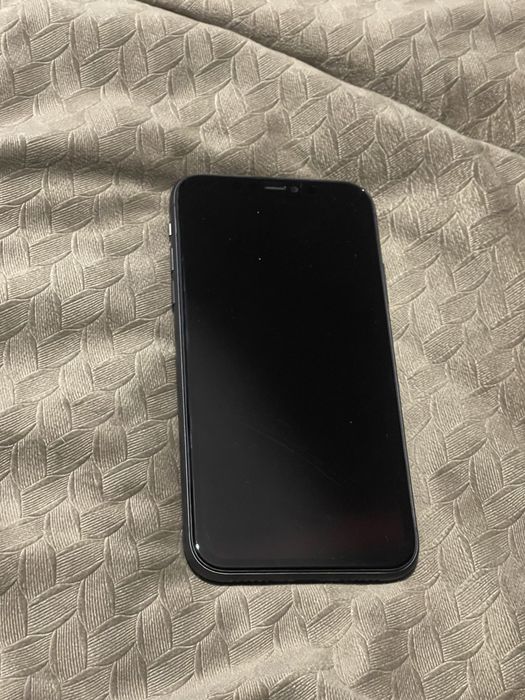 iPhone 11 with warranty64740235857282120