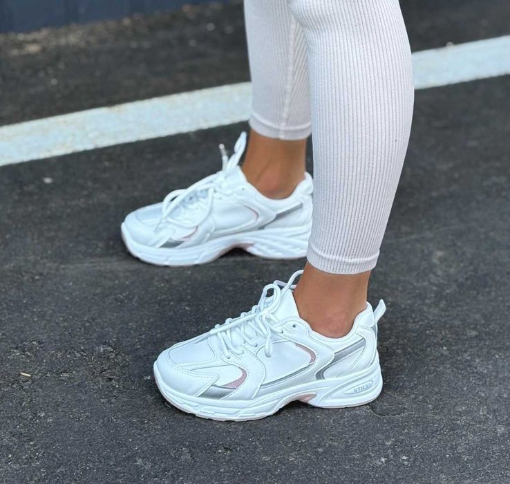 Женские белые кроссовки демисезонные