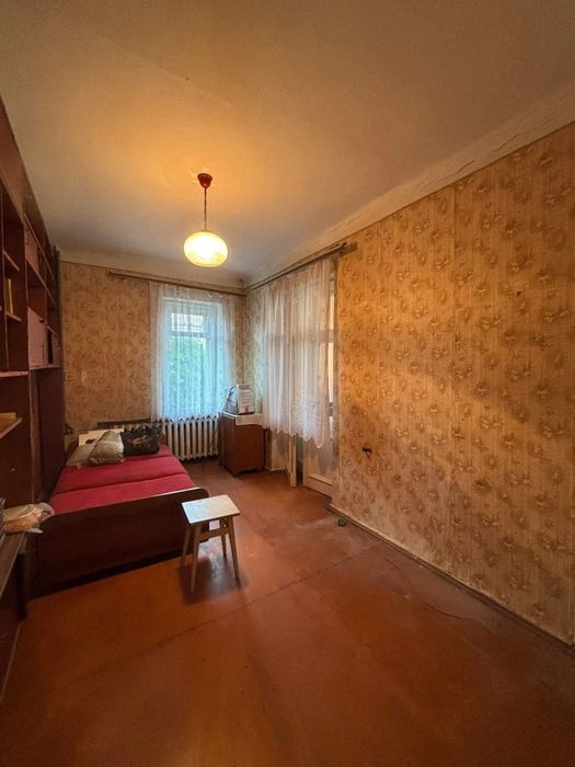 Продам найдешевшу   3 кімнатну у м.Шептицький