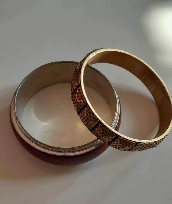 Duas Pulseiras novas