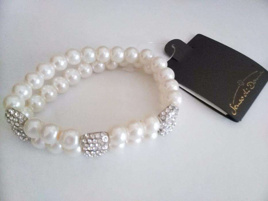 Pulseira com pérolas e brilhantes