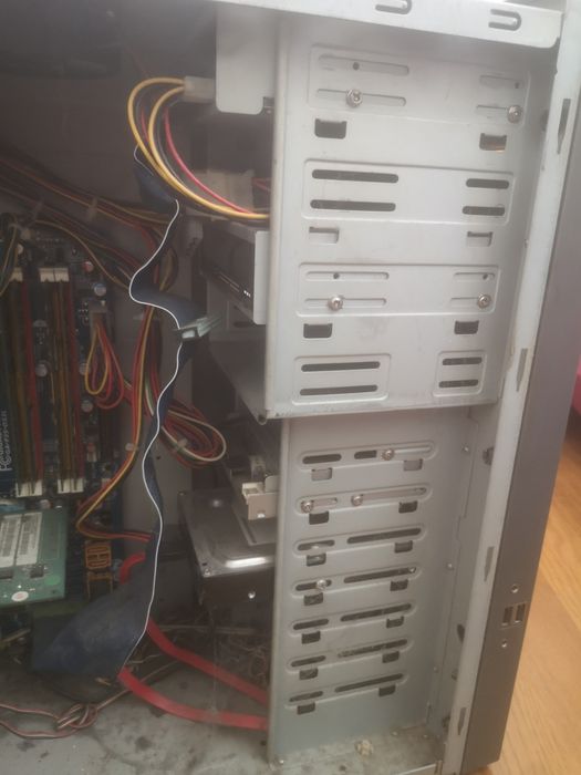 Sprzedam komputer z monitorem