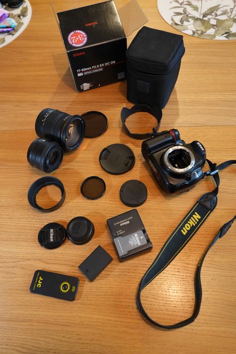 Nikon D5000 + Sigma 17-50 f2.8 + Nikkor AF-S 35mm f1.8