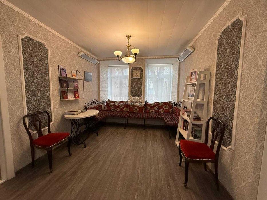 Без %. 153м2. Золоті Ворота. Львівська площа. Фасад. Окремий вхід